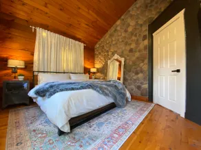 Lake-Top Cabin, Cozy & Romantic Getaway - Image 2