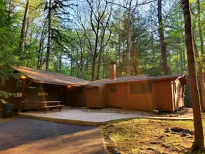 Secluded and Cozy Updated Twin Creeks Cabin - Image 5