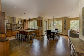 Bend River Retreat - Image 5