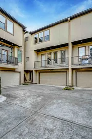 Contemporary 3 BR in downtown - Image 4