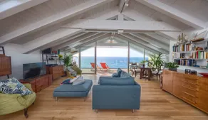 Luxury seaside attic with private sea access - Image 4