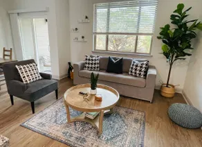 Immaculate townhome/Lake/free parking/golf course - Image 2