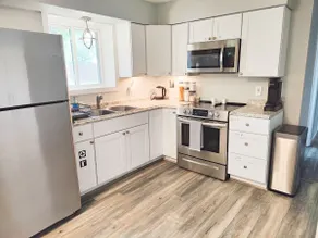 Quiet & Bright Home, Large Yard, Pet Friendly - Image 2
