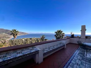 Apartment with enchanting view - Image 4