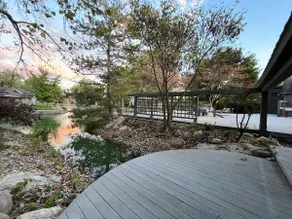 Waterfront Luxury Lakehouse - Image 5