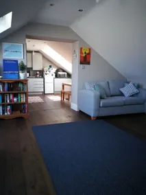 Beautiful light and spacious flat - Image 2