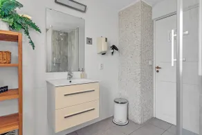 Apartment for 6 person with terrace and lake view - Image 3