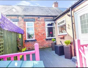 Cheerful 2 bedroom cottage with Indoor Fireplace - Image 4