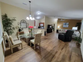 The Villages Oasis w/ Golf Cart 2BR/2Bath - Image 3
