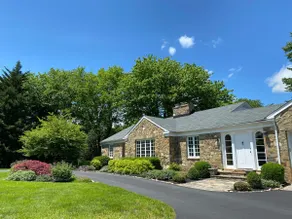 Peaceful, Authentic Stone Cottage with Cozy Charm - Image 4