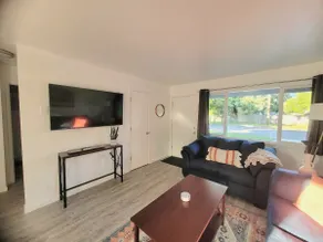 Golden Hours Base Camp: Sunny 2 Bed Home w/ Garage - Image 2