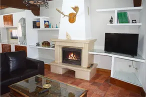 A nice house with a mountain view - Image 5