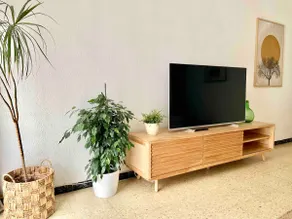 Free Parking - A home away from home - Image 2