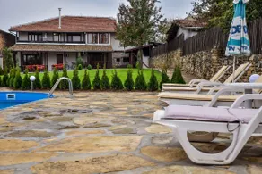 8-bedroom house with a pool and garden, 20 beds - Image 2