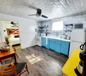 Downtown Suite in Historic Building - Image 5