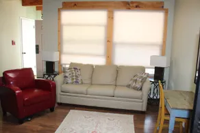 Cozy Condo - Walk to Plaza - Image 4