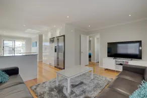 Poppies House Hobart - Image 2
