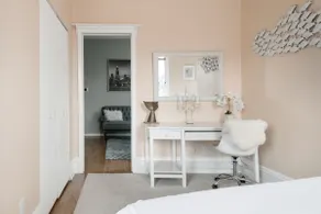 Chic and Charming Vintage Condominium in Lincoln Park - Image 2