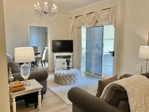 Stylish Couples retreat in the heart of the Hills - Image 4