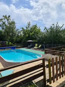 cottage with pool - Image 4