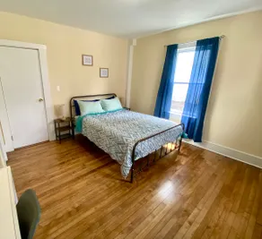 Cheerful 3-BR 2-full BR home close to Downtown - Image 4