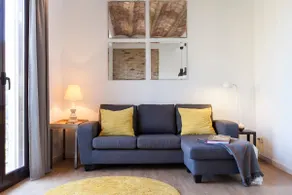 Charming apartment with a sunny balcony 1 - Image 2