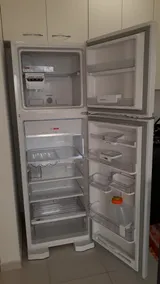Apartment with NEW cabinets and appliances - Image 5