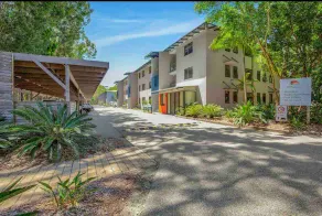 Bright and spacious 2-Bed beach resort apartment - Image 2