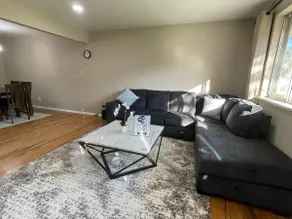 Centrally Located Home in a Quiet Area - 2,200sqft - Image 2