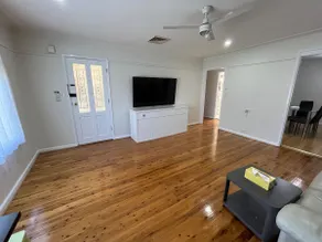 Comfortable house @Mt Pritchard - Image 4
