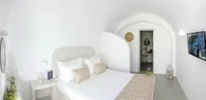 Cave Room – the Cave Castle in Akrotiri Santorini - Image 2