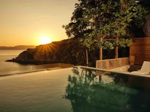 Azzure Vista Seafront Villa - Image 2