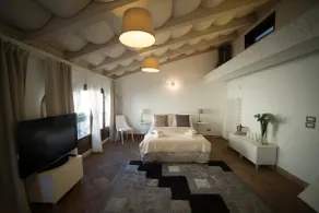 Royal Apartment in center - Image 3
