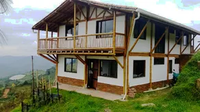 Spacious house overlooking the canyon - Image 3