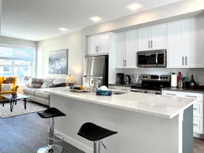 Luxury Show Home / 3BR/ 14minYYC/Bright Corner - Image 5