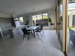 5 bedroom luxurious house in Marsden Park - Image 4
