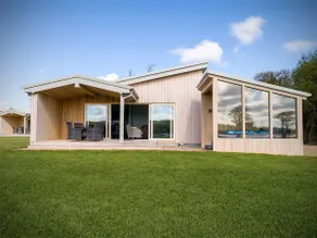 Platinum Lakeside Lodge at Mullans Bay - Image 2
