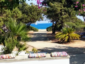 Exquis Rhodes Beachfront Villa avec jardin - Image 4