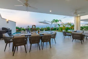 Beautiful Modern 3 Bed Home, Amazing Sea Views! - Image 3