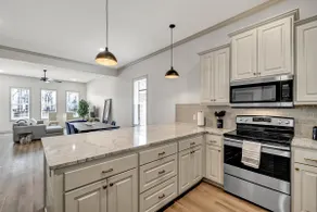 Alamo at The Grove | 5 Beds Near Dining - Image 5