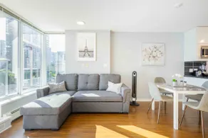Bright 3BR Downtown Vancouver Condo w Pool & Gym - Image 3