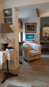 Charming house and private English garden - Image 2