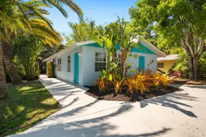 King Bed Near Pickleball, Beach & Downtown - Image 4