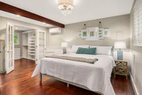 DOWNTOWN KIRKLAND - LUXURY PENTHOUSE! - Image 2