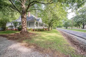 5 Miles to Callaway Gardens and walking distance to shops and restaurants. - Image 2
