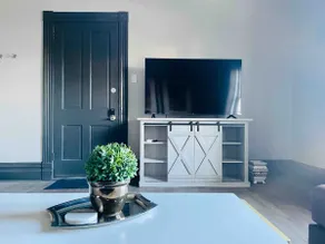 Suite Home Indiana #1 |KING 1BD/1BA Stylish Apt - Image 3