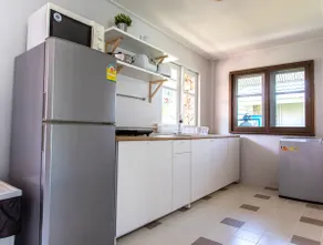 F4 Beach house Kitchen BBQ 3 bedrooms Large yard - Image 2