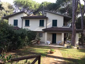 Villa com belo jardim e vistas verdes. Praia de Punta Ala a 0,9 km - Image 3