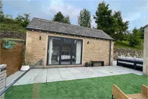1 bedroom guest house with garden & parking - Image 2