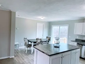 Country Cottage on the Lakeshore--Few Minutes from Beach - Image 2